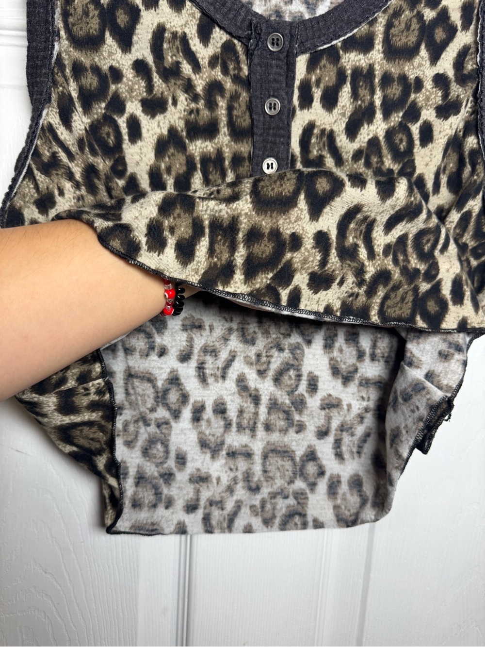 POL Cropped Button-Down Henley Tank Top Leopard Print Women’s Large Boho Grunge - Picture 5 of 10